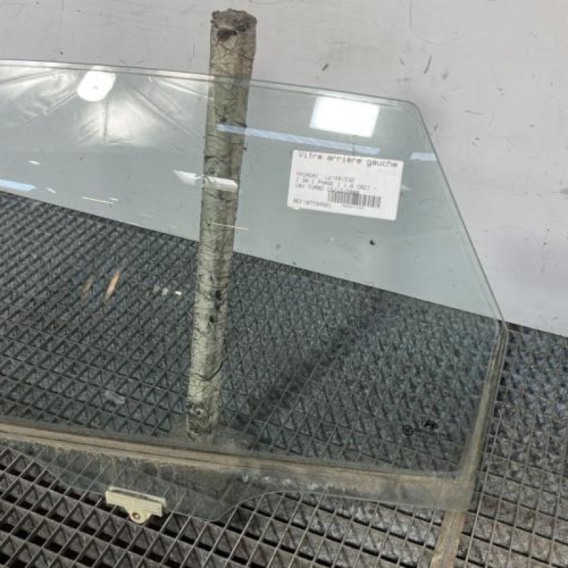 Vitre arriere gauche HYUNDAI I 30 1 Photo n°3