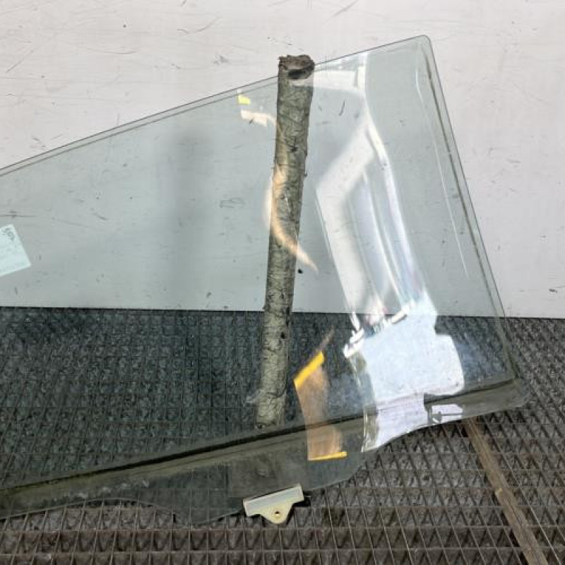 Vitre arriere gauche HYUNDAI I 30 1 Photo n°4