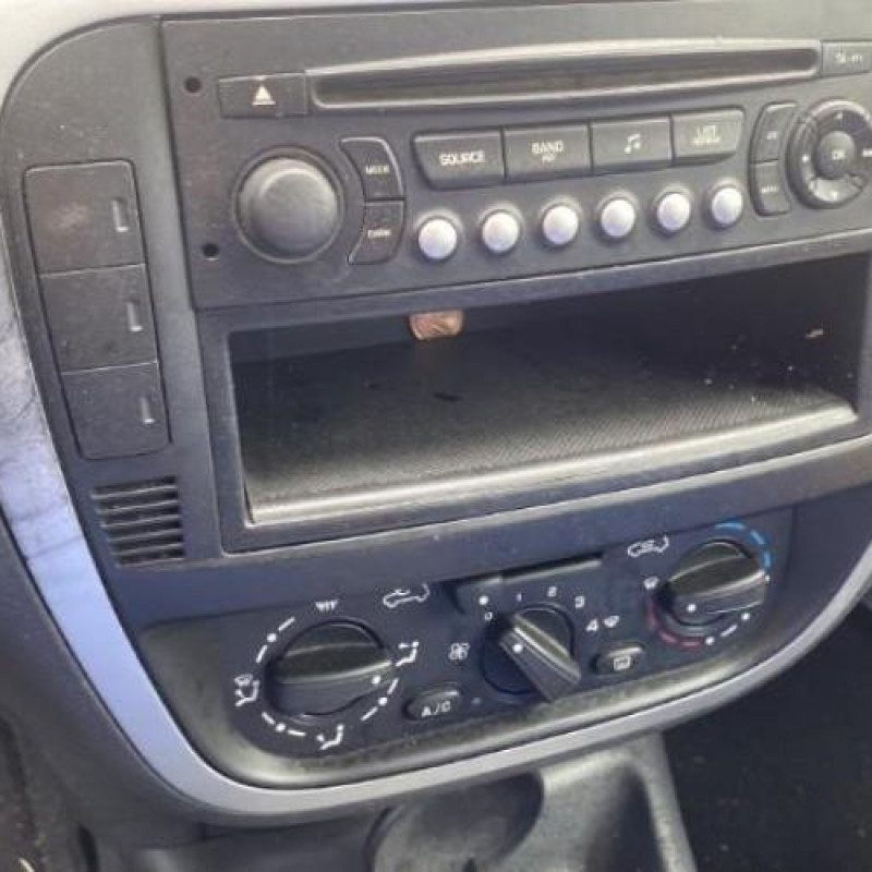 Feu arriere principal gauche (feux) CITROEN C2 Photo n°12