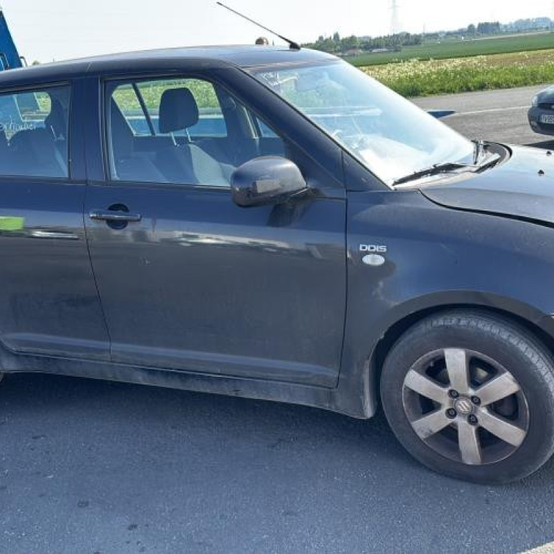 Porte avant droit SUZUKI SWIFT 3 Photo n°15
