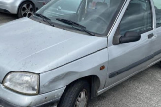 Crochet de remorquage RENAULT CLIO 1