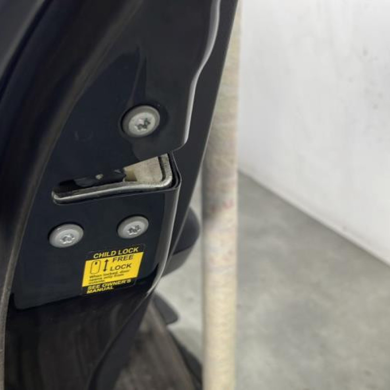Porte arriere gauche SUZUKI SWIFT 3 Photo n°3