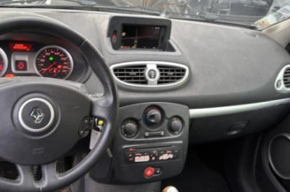 Renfort pare choc avant (traverse) RENAULT CLIO 3