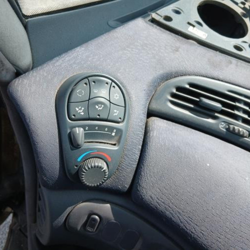 Calandre RENAULT ESPACE 3 Photo n°20