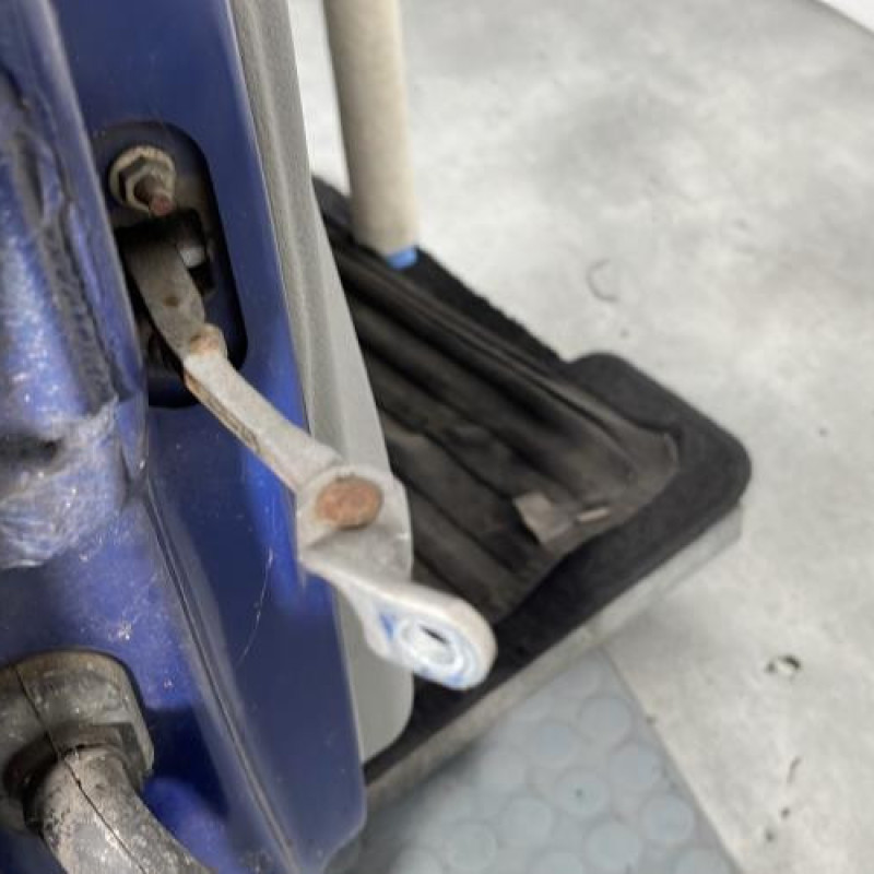 Porte avant droit RENAULT CLIO 2 Photo n°4