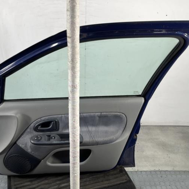 Porte avant droit RENAULT CLIO 2 Photo n°6