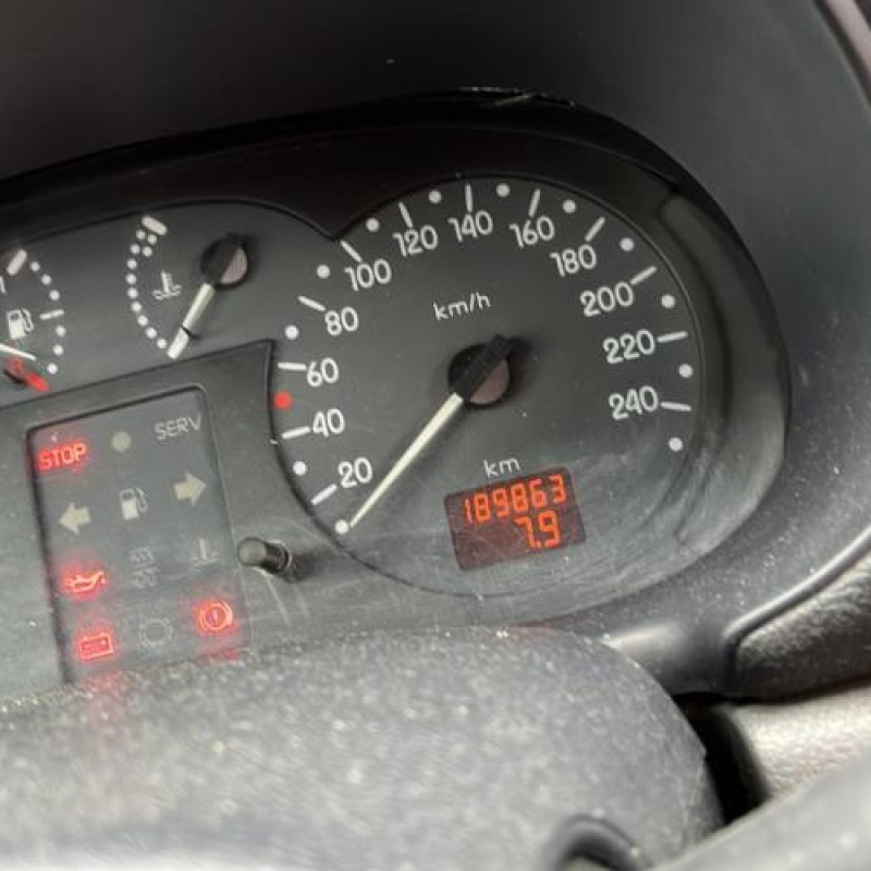 Calandre RENAULT CLIO 2 Photo n°7