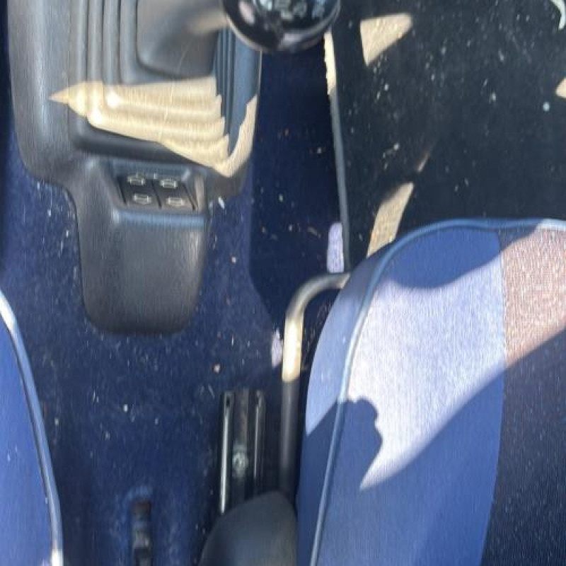 Custode arriere droit PEUGEOT 106 Photo n°17