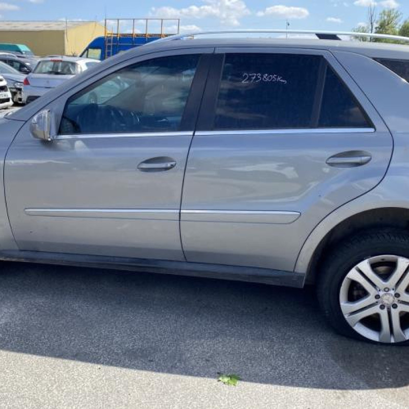 Renfort pare choc avant (traverse) MERCEDES CLASSE M 164 Photo n°12