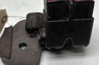 Attache ceinture arriere droit RENAULT CLIO 2