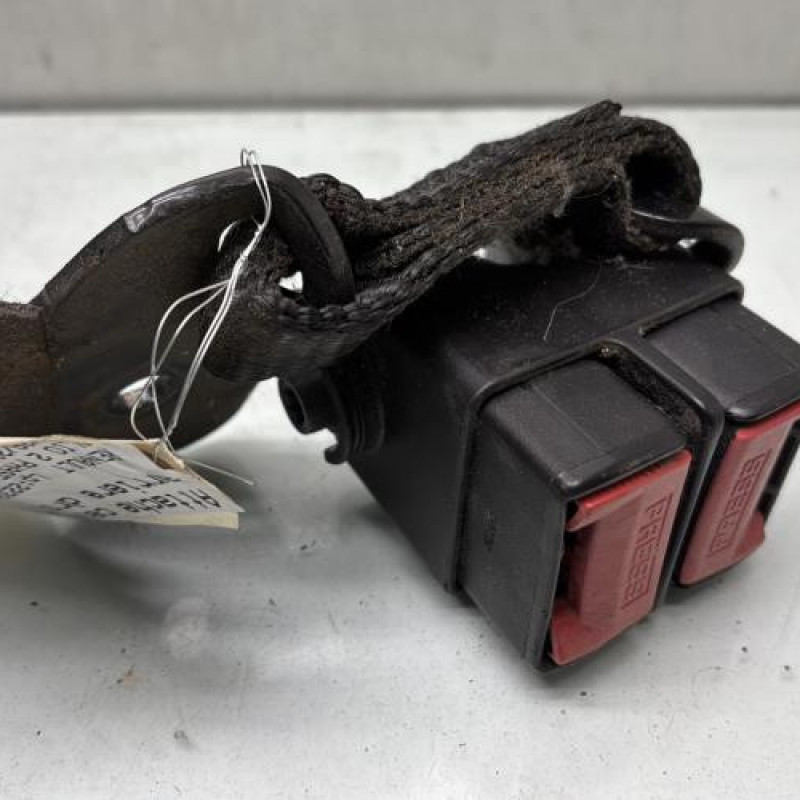 Attache ceinture arriere droit RENAULT CLIO 2 Photo n°4