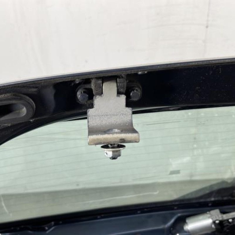 Malle/Hayon arriere VOLKSWAGEN POLO 4 Photo n°6
