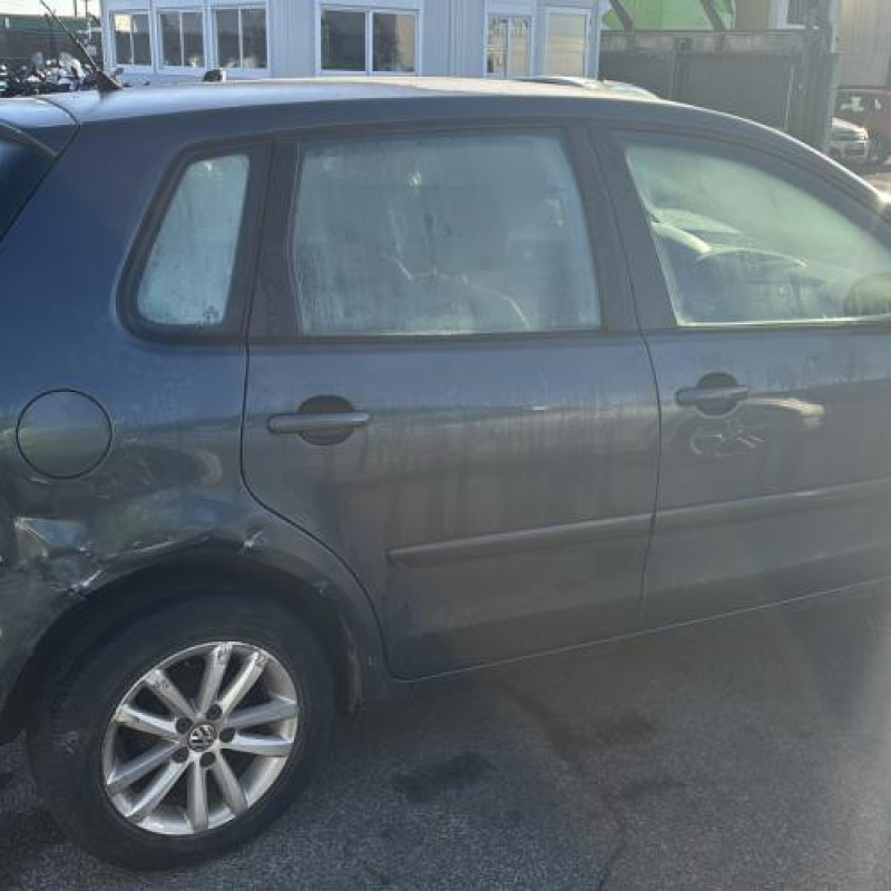 Malle/Hayon arriere VOLKSWAGEN POLO 4 Photo n°17