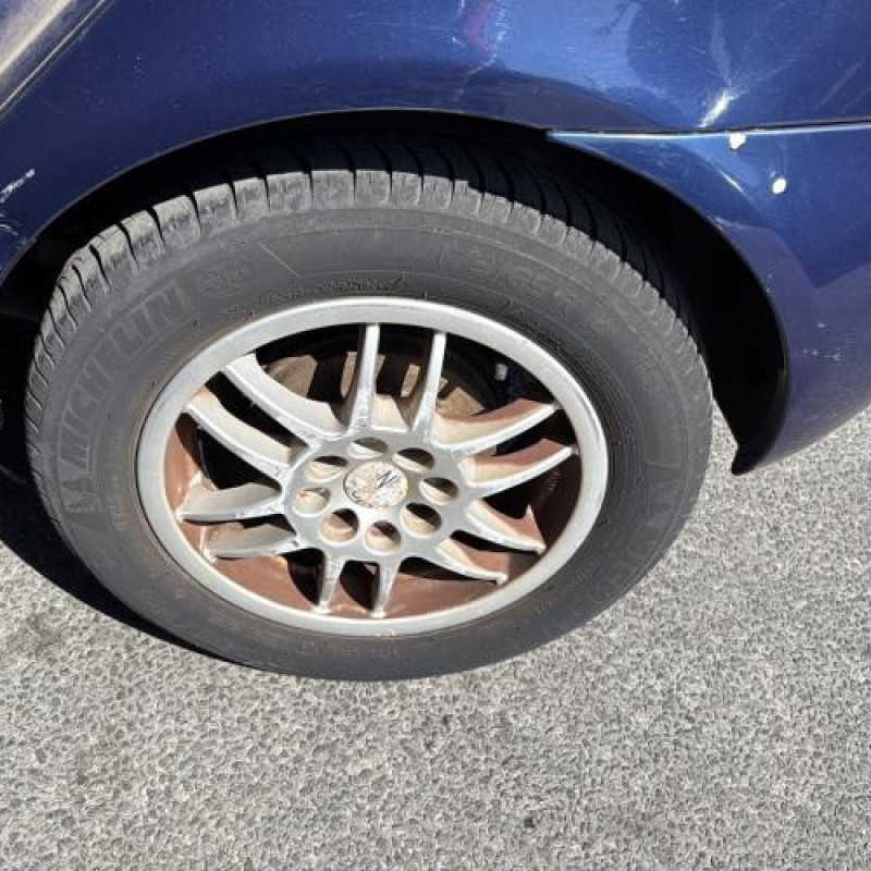 Porte avant droit RENAULT CLIO 2 Photo n°20