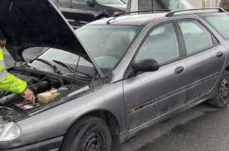 Feu arriere stop central RENAULT LAGUNA 1