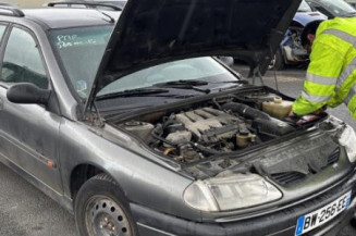 Feu arriere stop central RENAULT LAGUNA 1