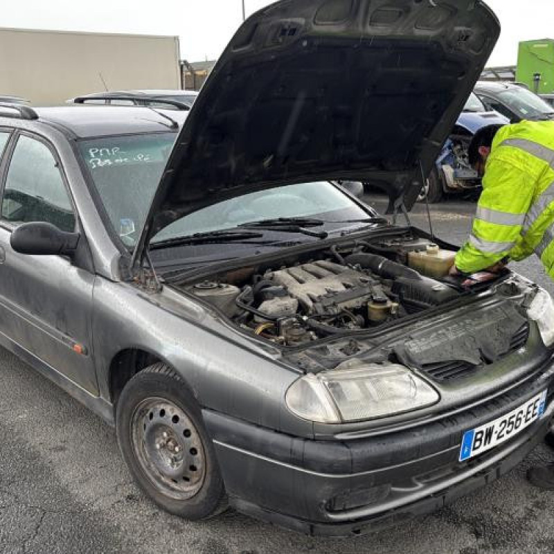 Feu arriere stop central RENAULT LAGUNA 1 Photo n°5