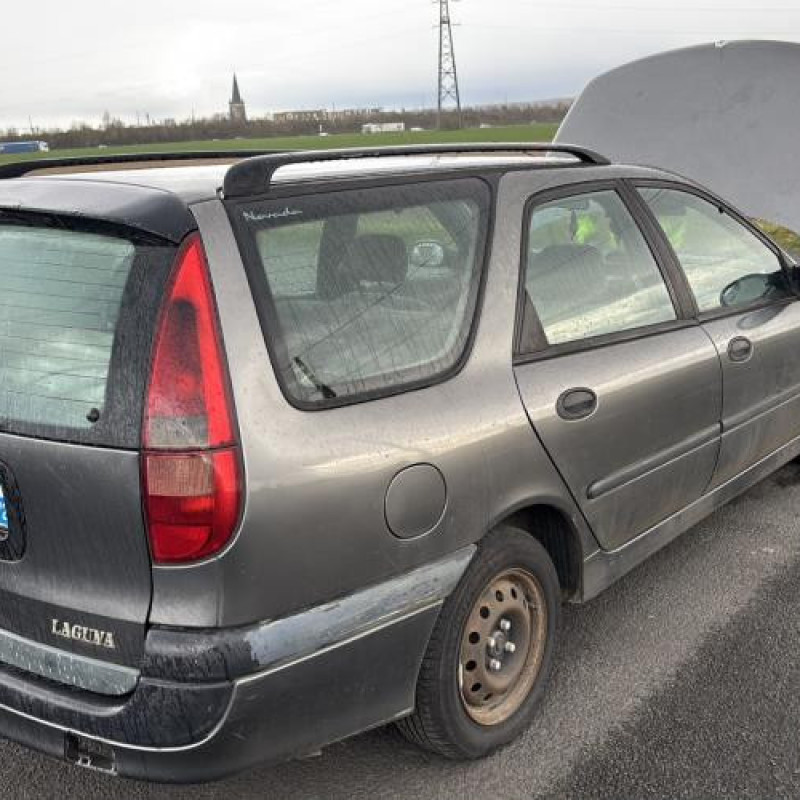 Feu arriere stop central RENAULT LAGUNA 1 Photo n°6