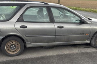 Feu arriere stop central RENAULT LAGUNA 1