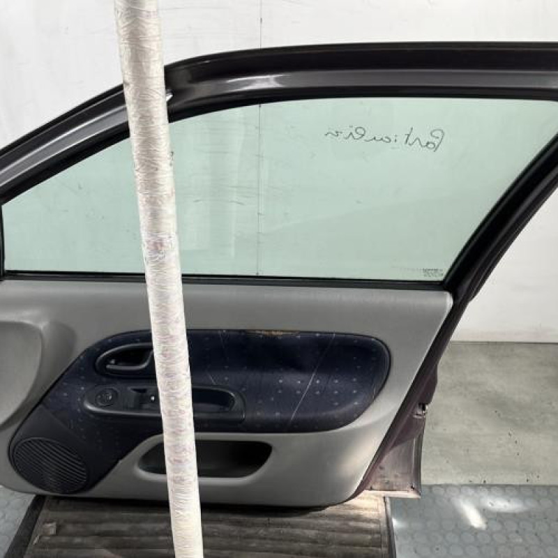 Porte avant droit RENAULT CLIO 2 Photo n°6