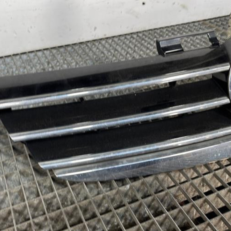 Calandre MERCEDES CLASSE A 169 Photo n°2