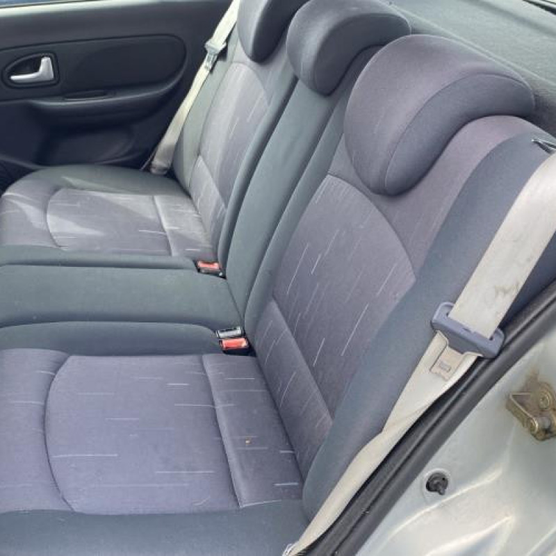 Attache ceinture arriere droit RENAULT CLIO 2 Photo n°15
