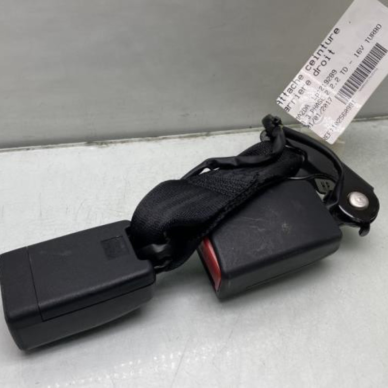 Attache ceinture arriere droit MAZDA 3 3 Photo n°1