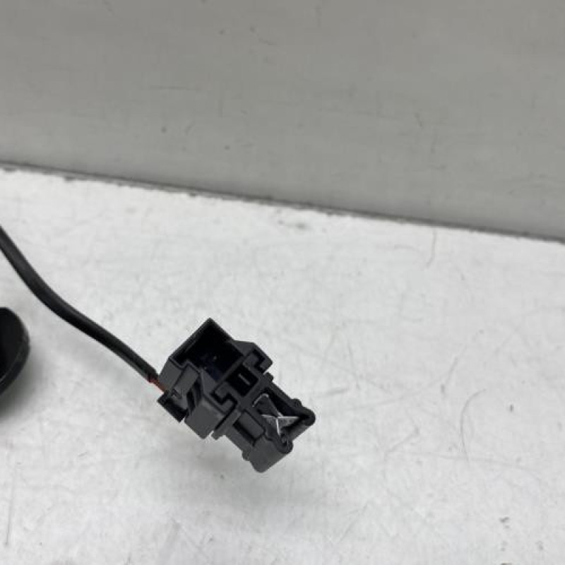 Attache ceinture arriere centrale BMW SERIE 2 F45 ACTIVE Photo n°4