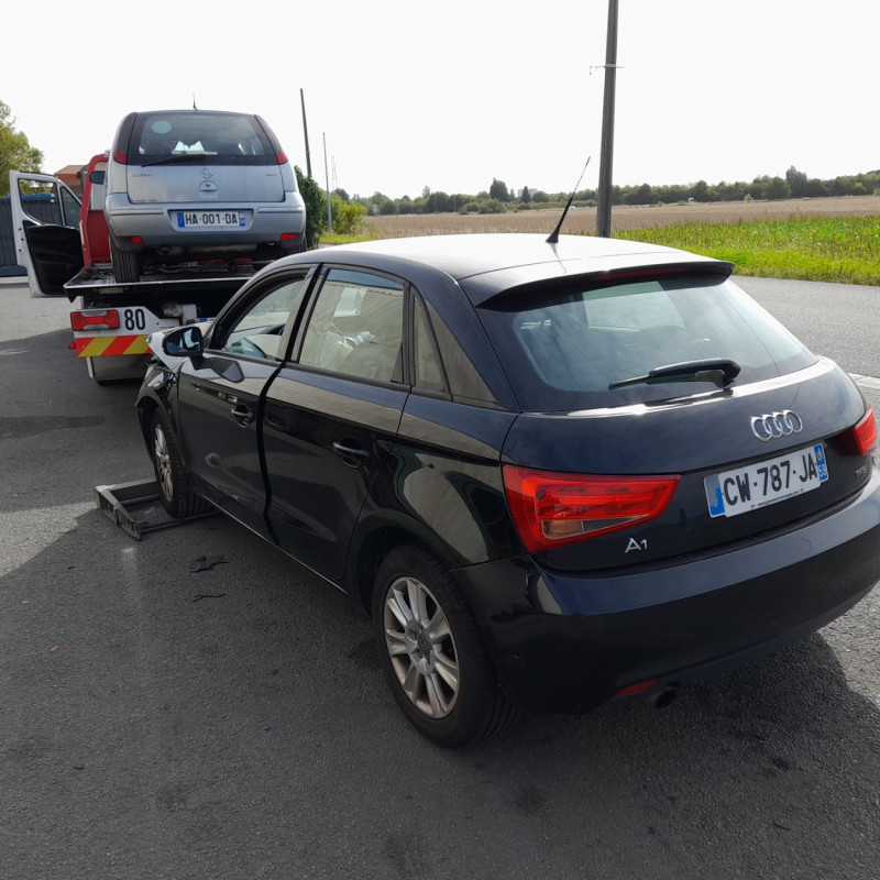 AUDI A1 1 SPORTBACK PHASE 1 1.2 TFSI - 8V TURBO Photo n°5