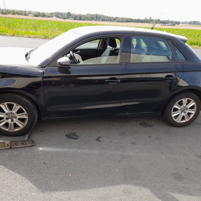 AUDI A1 1 SPORTBACK PHASE 1 1.2 TFSI - 8V TURBO Photo n°8