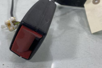 Attache ceinture arriere gauche PEUGEOT 3008 1
