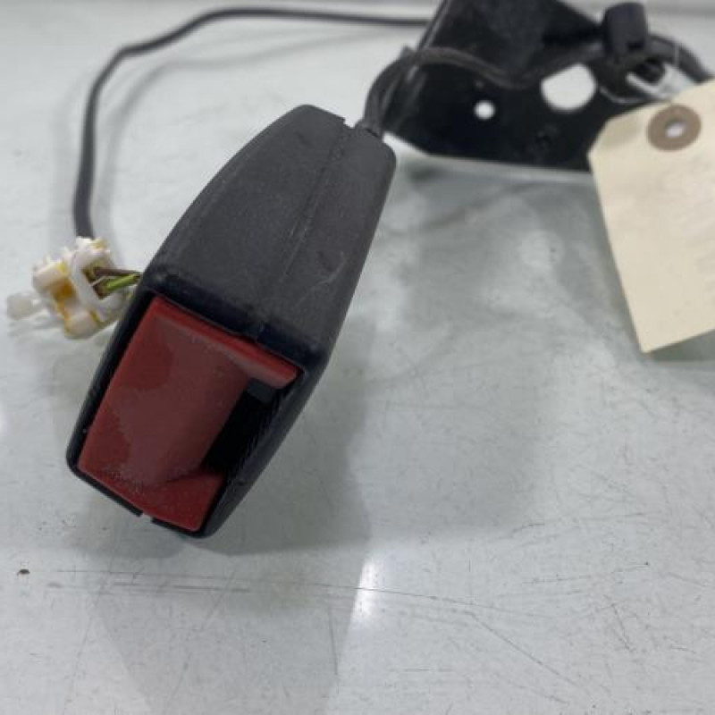 Attache ceinture arriere gauche PEUGEOT 3008 1 Photo n°2