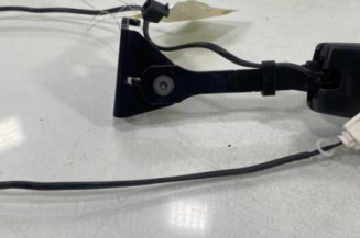 Attache ceinture arriere gauche PEUGEOT 3008 1