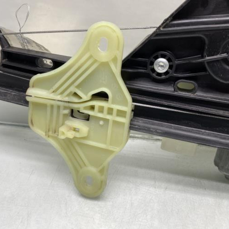 Leve vitre electrique avant gauche RENAULT CLIO 5 Photo n°2