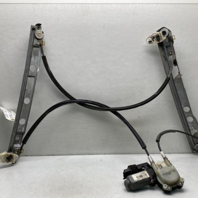 Leve vitre electrique avant gauche RENAULT MEGANE 2 Photo n°1