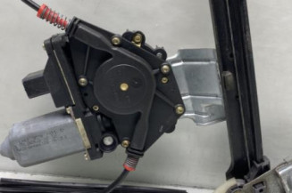Leve vitre electrique avant gauche VOLKSWAGEN POLO 3