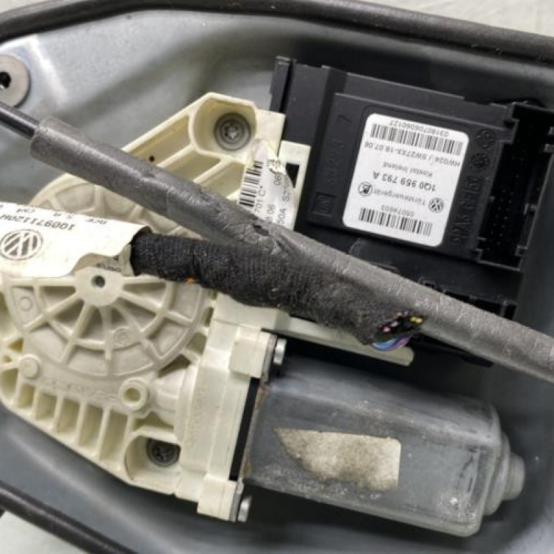 Leve vitre electrique avant gauche VOLKSWAGEN EOS Photo n°6