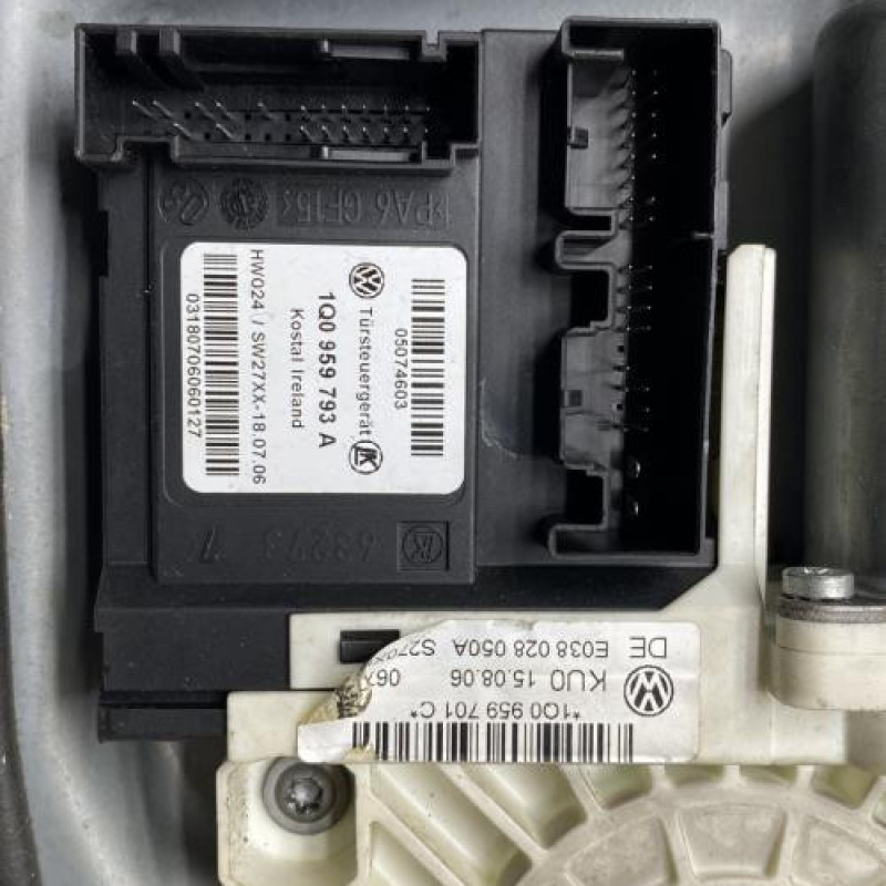 Leve vitre electrique avant gauche VOLKSWAGEN EOS Photo n°8