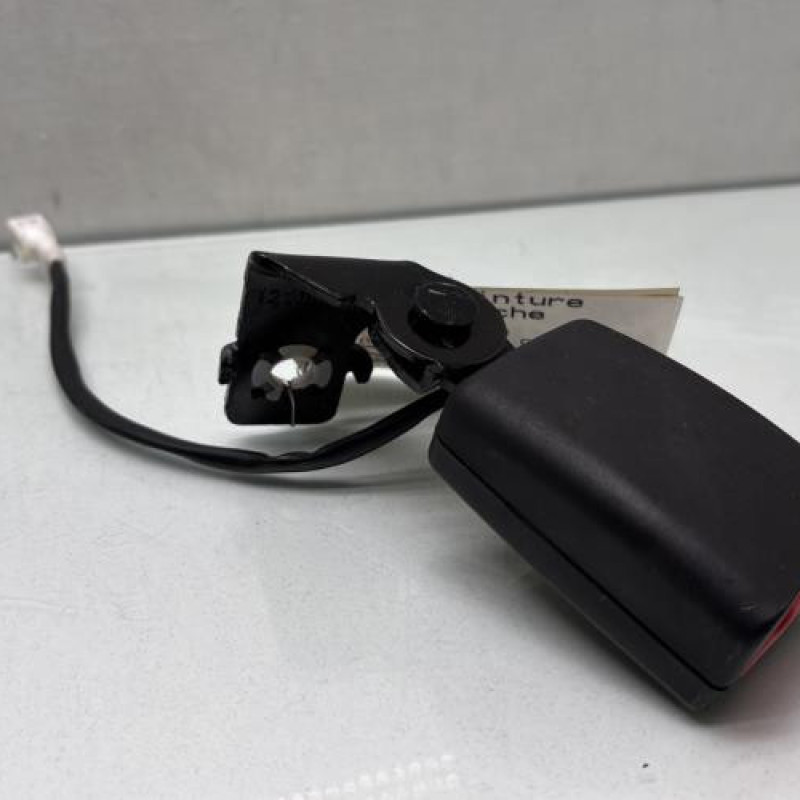 Attache ceinture arriere gauche HYUNDAI I 20 1 Photo n°1