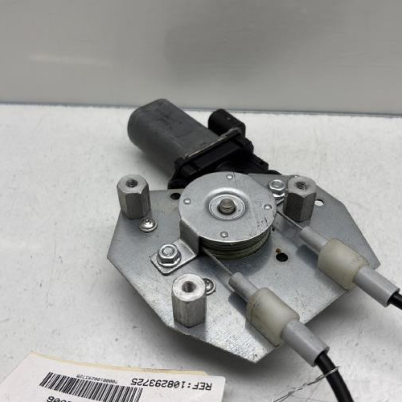 Leve vitre electrique avant gauche VOLKSWAGEN FOX Photo n°3