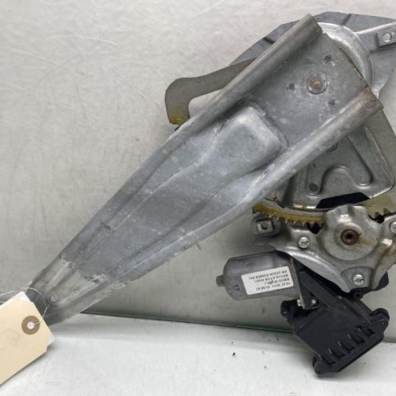Leve vitre electrique arriere droit TOYOTA VERSO Photo n°3