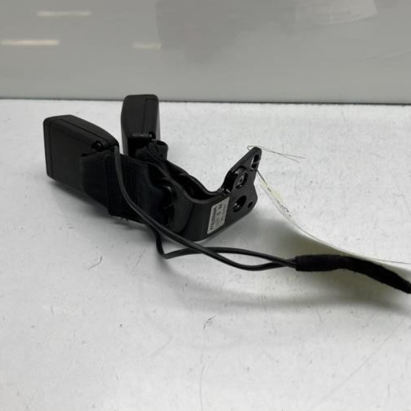 Attache ceinture arriere gauche RENAULT CLIO 4 Photo n°4