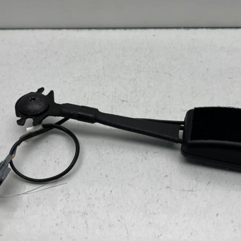 Attache ceinture avant gauche RENAULT ARKANA Photo n°1
