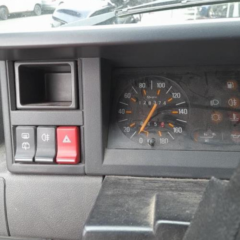 Attache ceinture arriere gauche RENAULT SUPER 5 Photo n°7