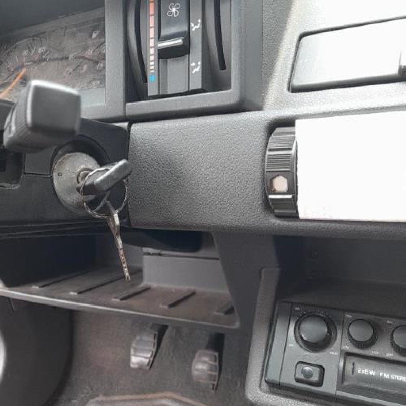 Attache ceinture arriere gauche RENAULT SUPER 5 Photo n°12