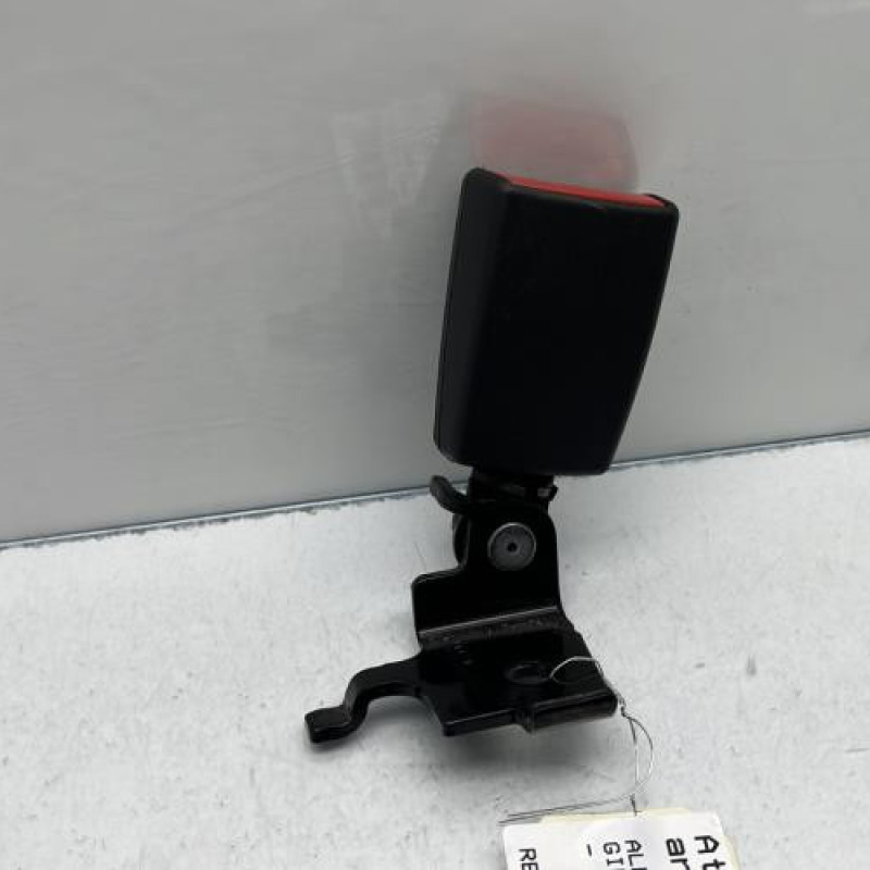 Attache ceinture arriere gauche ALFA ROMEO GIULIETTA 2 Photo n°1