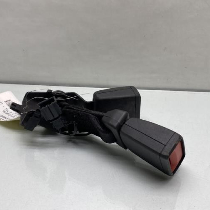Attache ceinture arriere gauche VOLKSWAGEN POLO 6 Photo n°2