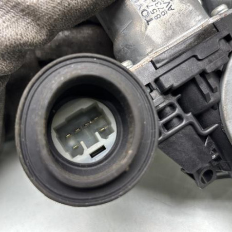 Leve vitre electrique avant droit TOYOTA YARIS 2