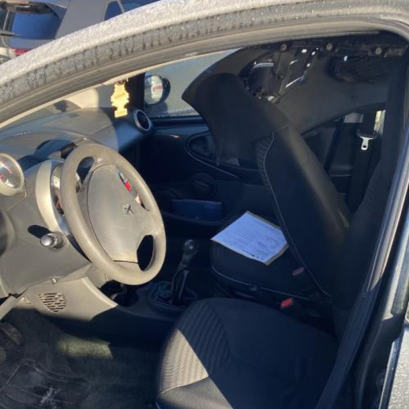 Attache ceinture avant droit PEUGEOT 107 Photo n°12
