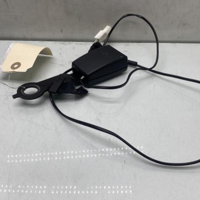 Attache ceinture arriere gauche TOYOTA VERSO Photo n°2